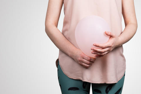 Wie wird der unangenehm aufgeblähte Bauch definiert? – © STOATPHOTO/stock.adobe.com