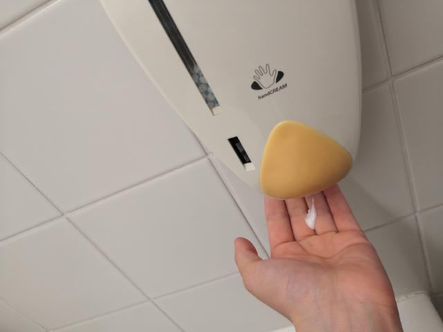 Hände waschen Handcreme - © Schwabe Austria