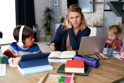 Doppelbelastung: Worauf Sie achten sollten, wenn Homeoffice und Homeschooling zusammenfallen – ©gpointstudio/stock.adobe.com