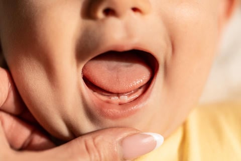 Zahnen: Anzeichen und helfende Maßnahmen - © Надія Коваль/stock.adobe.com