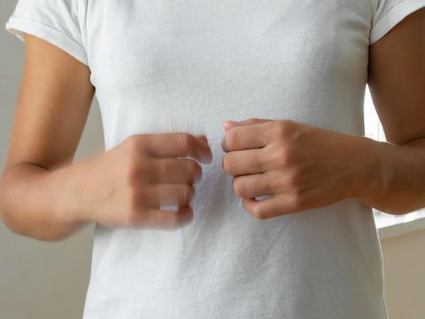 Zittern: medizinisch auch Tremor genannt - © bymuratdeniz via canva.com