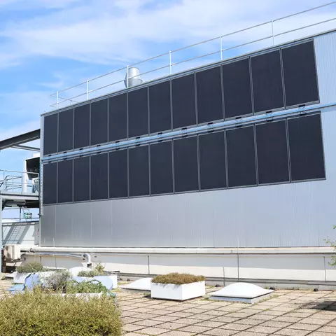 Photovoltaikanlage bei Schwabe Austria auf der Terrasse - © Schwabe Austria